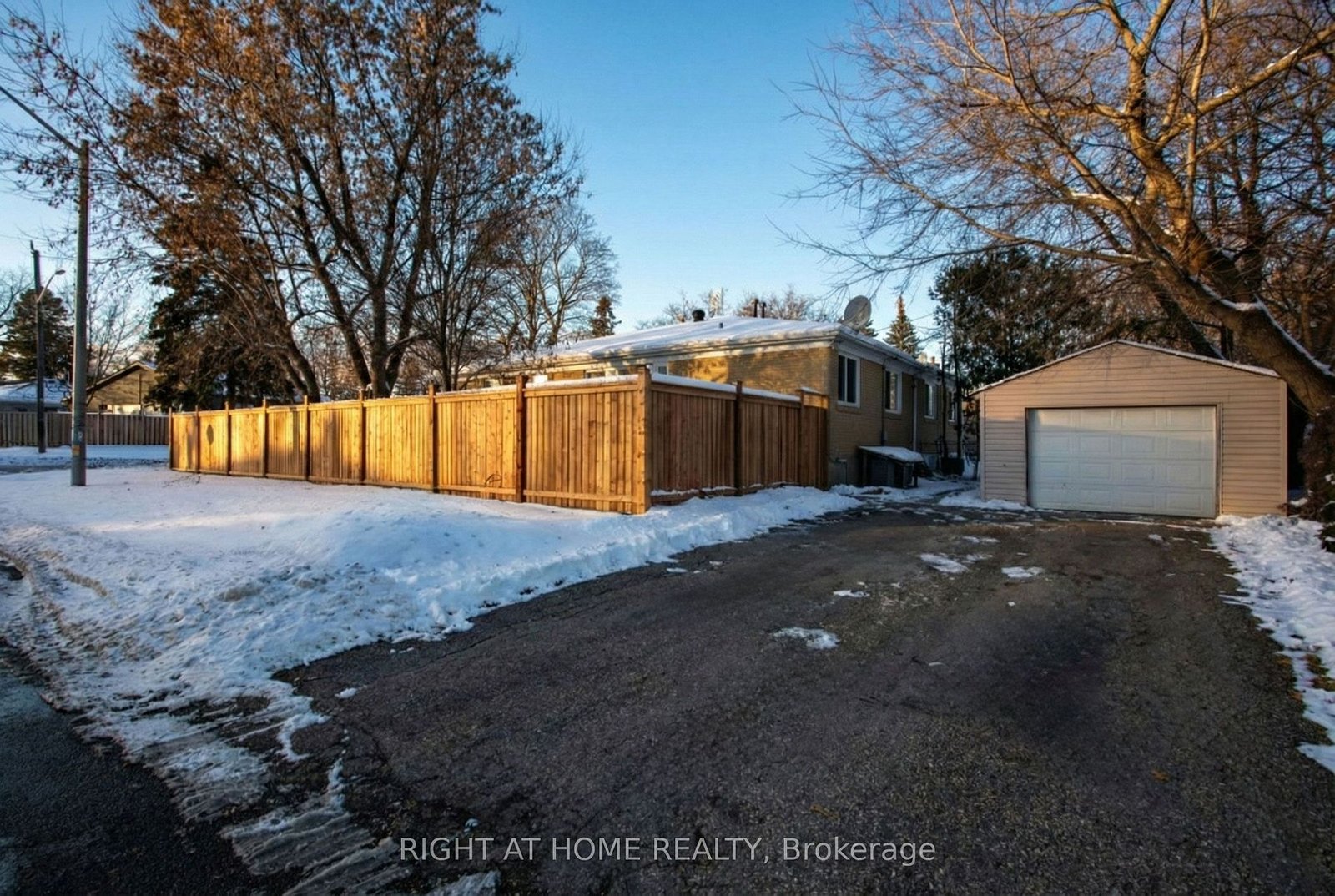 303 Blue Grass Blvd, Richmond Hill